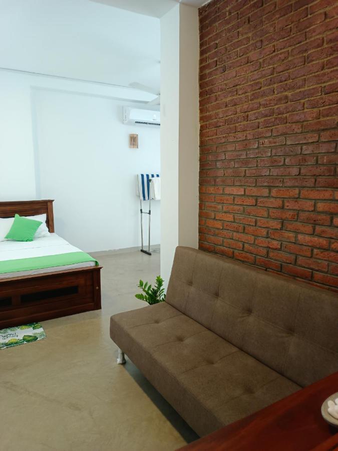 Lily Holiday Apartments Hikkaduwa Rum bild