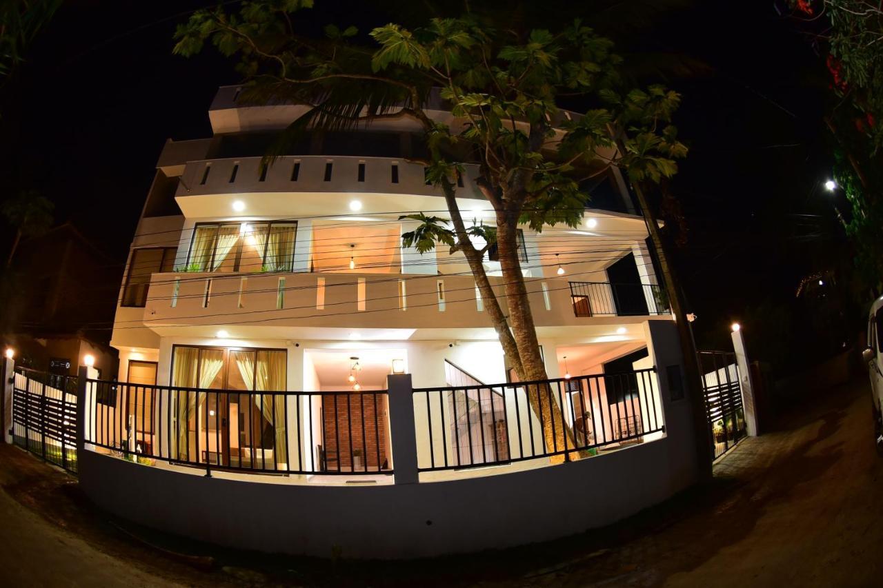 Lily Holiday Apartments Hikkaduwa Exteriör bild