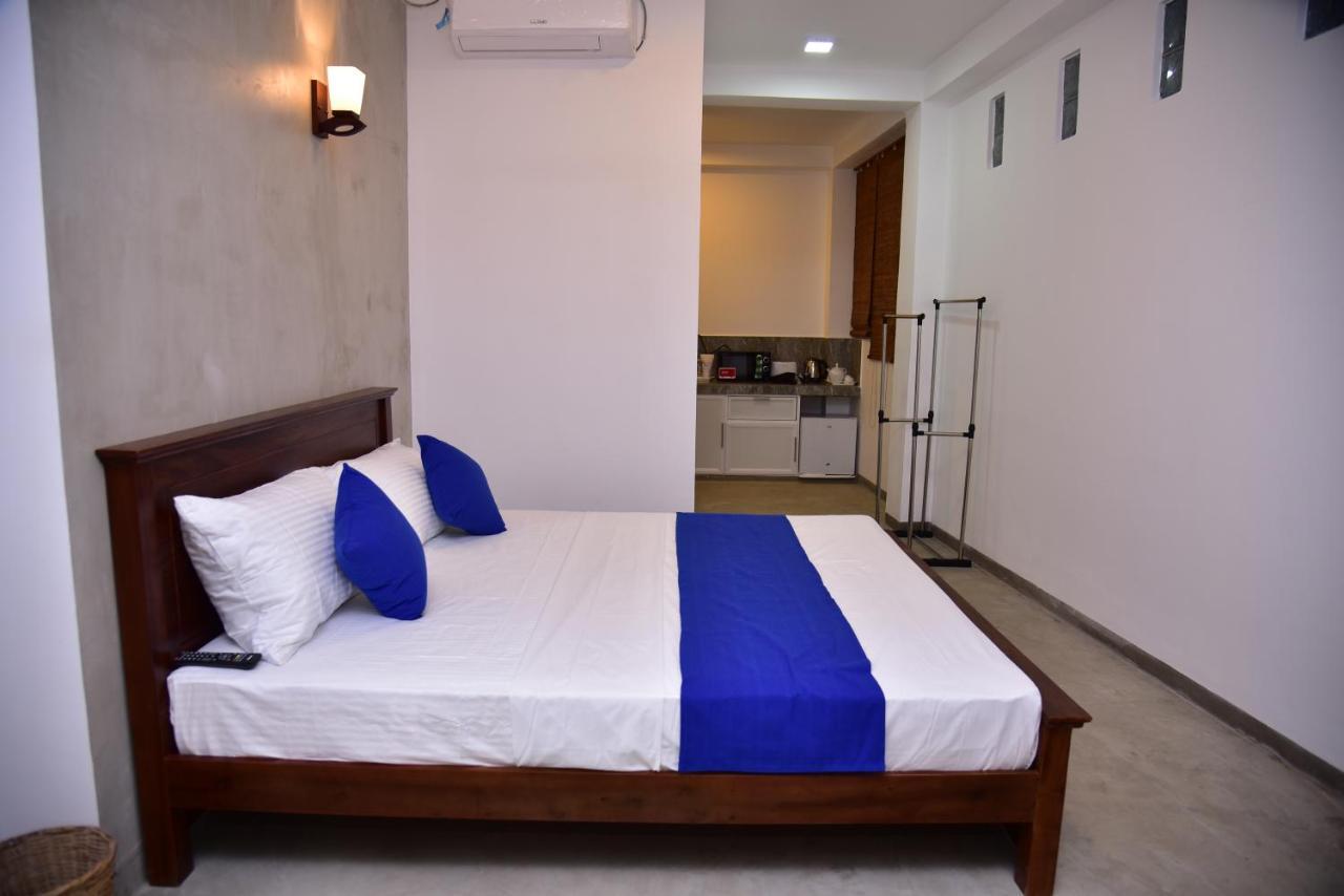 Lily Holiday Apartments Hikkaduwa Exteriör bild