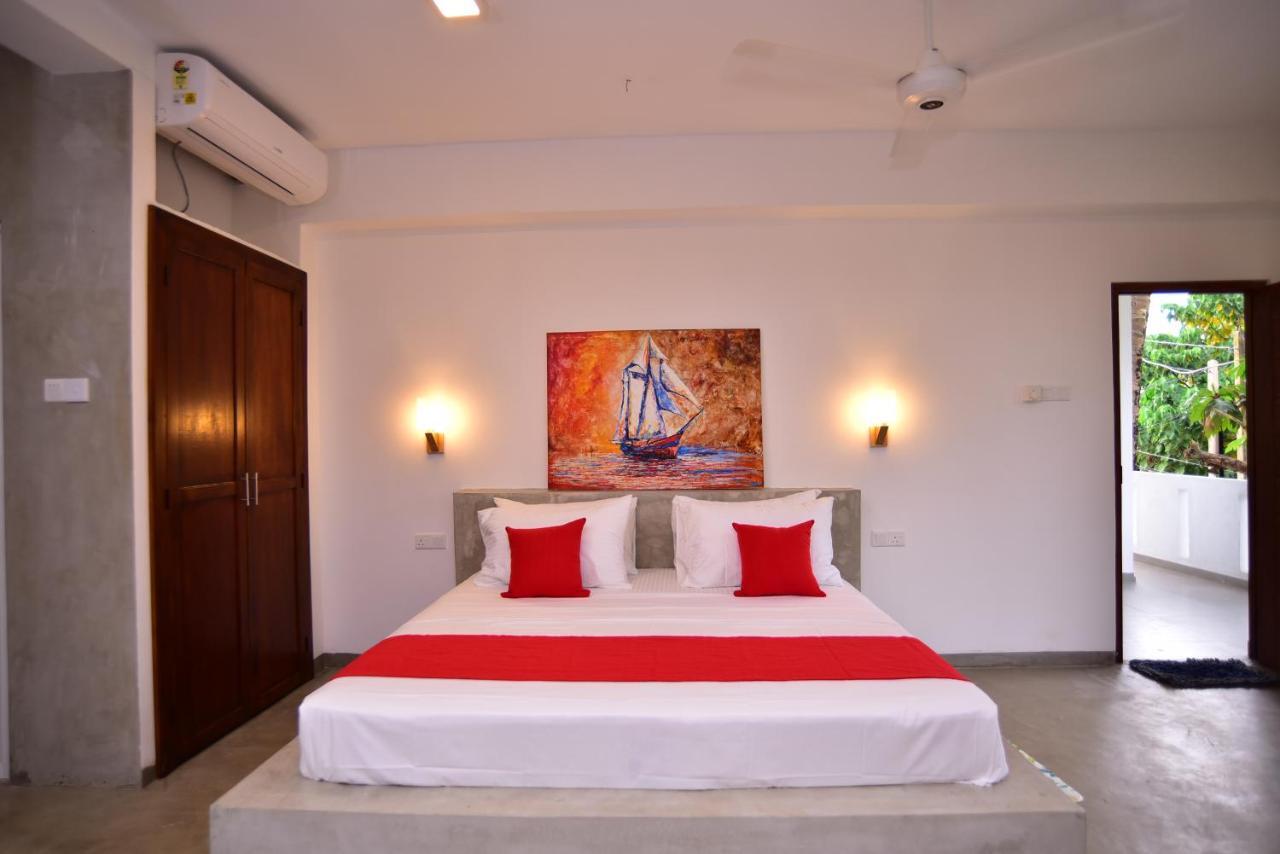 Lily Holiday Apartments Hikkaduwa Exteriör bild